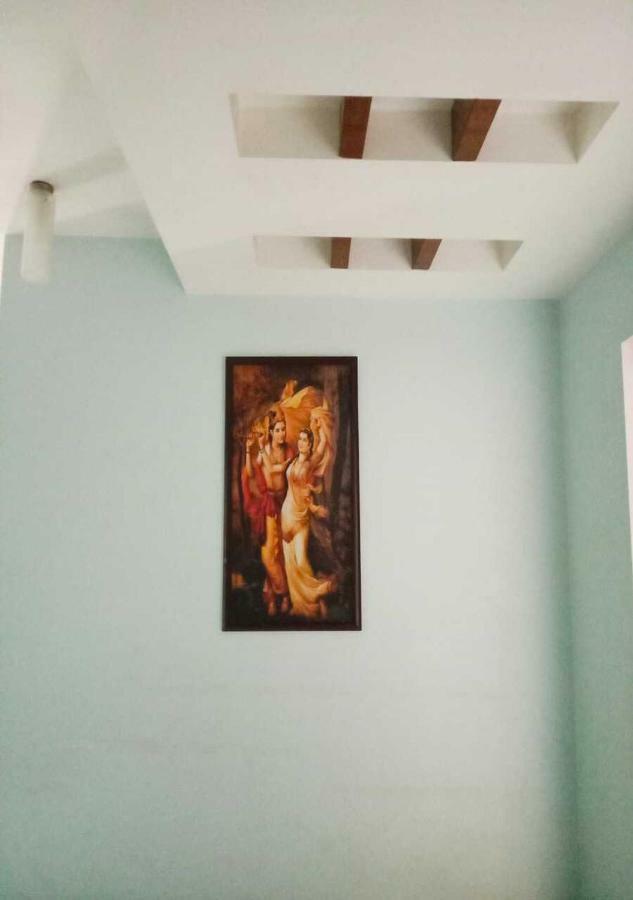 J P Residency Hotel Грейтър Нойда Екстериор снимка